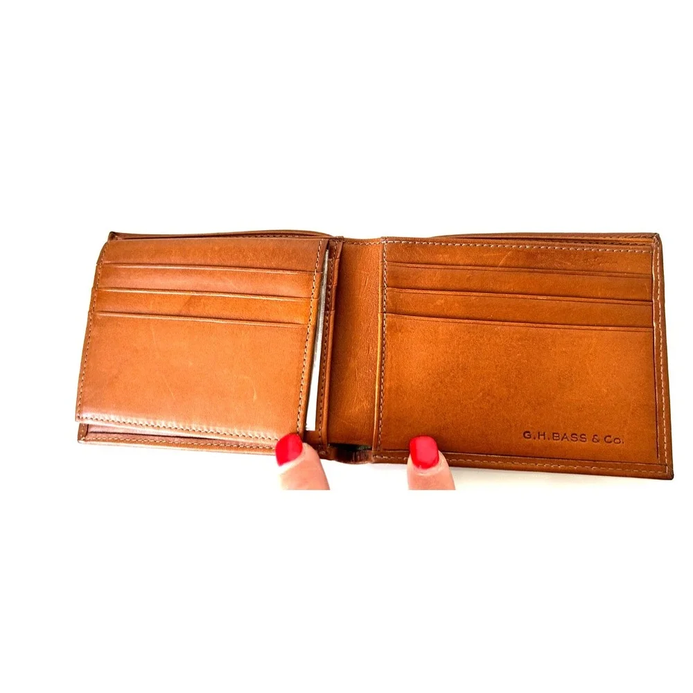 G.H. Bass & Co Men's Tan Leather Bifold Wallet Smooth Brown Credit Card Slot NEW